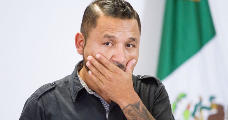 CIUDAD DE MÉXICO, 07FEBRERO2019.- El sub secretario Zoé Robledo, después de una reunión con Pedro César Carrizalez, alias el Mijis, diputado local por San Luis Potosí, explicaron la vigilancia para el legislador y su familia. Esta tarde e la Secretaría de Gobernación.
FOTO: VICTORIA VALTIERRA /CUARTOSCURO.COM