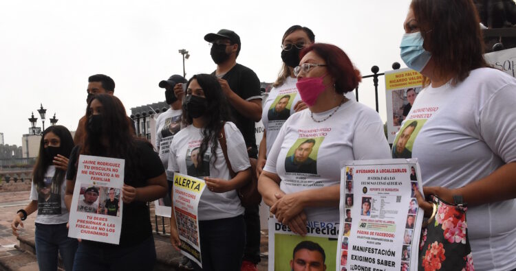 Familiares y amigos de personas desaparecidas protestan el pasado 24 de junio de 2021, en la ciudad de Monterrey. en el estado de Nuevo LeÛn (MÈxico). EFE/Juan Cedillo