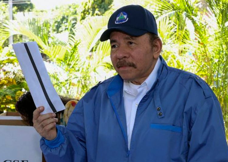 Handout picture released by Nicaragua's presidency press office of Nicaragua's President and presidential candidate Daniel Ortega ready to cast his vote during the general election, in Managua, Nicaragua on November 07, 2021. - Under ring-of-steel security, Nicaragua opened its polls for presidential elections dismissed as a "sham" by the international community, with all viable challengers to long-term leader Daniel Ortega locked up or in exile. (Photo by Cesar PEREZ / Nicaraguan Presidency / AFP) / RESTRICTED TO EDITORIAL USE - MANDATORY CREDIT AFP PHOTO /  PRESIDENCIA NICARAGUA - Cesar PEREZ - NO MARKETING - NO ADVERTISING CAMPAIGNS - DISTRIBUTED AS A SERVICE TO CLIENTS