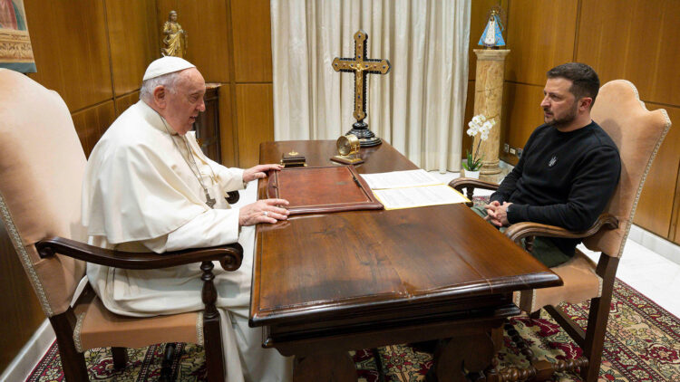 This photo taken and issued as a handout on May 13, 2023 by the Vatican Media shows Pope Francis meeting with Ukrainian President Volodymyr Zelensky during a private audience in The Vatican. Ukrainian President Volodymyr Zelensky arrived in Rome on May 13 for meetings with President of Italy Sergio Mattarella, Prime Minister Giorgia Meloni and Pope Francis in his first visit to Italy since Russia's invasion. (Photo by Handout / VATICAN MEDIA / AFP) / RESTRICTED TO EDITORIAL USE - MANDATORY CREDIT "AFP PHOTO / VATICAN MEDIA" - NO MARKETING NO ADVERTISING CAMPAIGNS - DISTRIBUTED AS A SERVICE TO CLIENTS